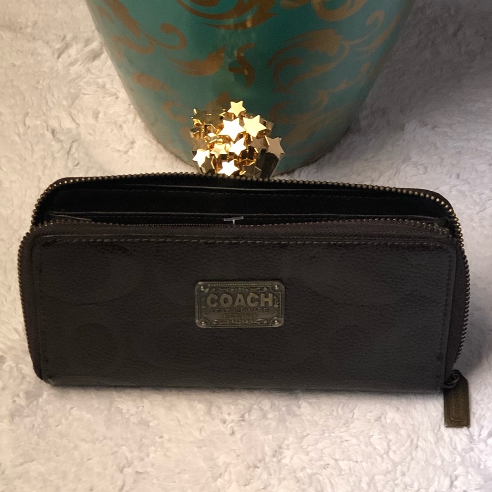 COACH Wallet - Brown 8”x4” excellent condition